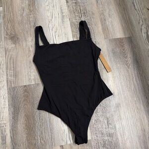 Skims Fits everybody square neck bodysuit black size small
New with tag